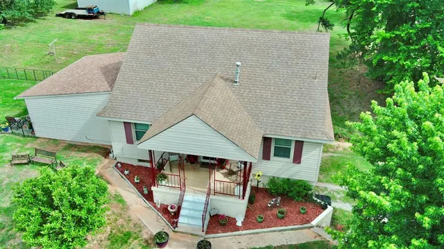 Photo 2 — 701 W Comanche Avenue, Rush Springs, OK 73082