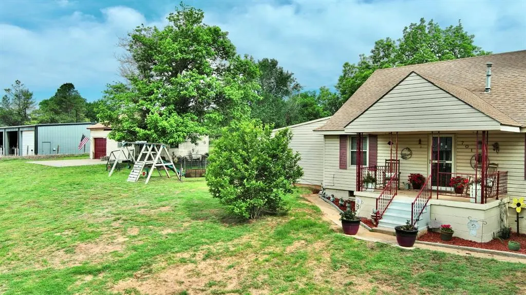 Photo 3 — 701 W Comanche Avenue, Rush Springs, OK 73082
