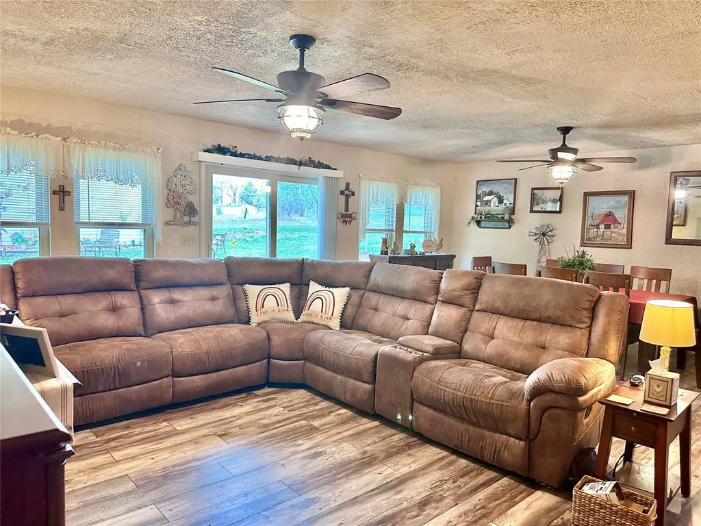 Photo 5 — 701 W Comanche Avenue, Rush Springs, OK 73082