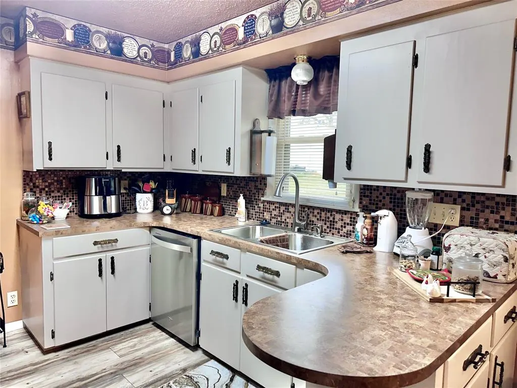 Photo 17 — 701 W Comanche Avenue, Rush Springs, OK 73082