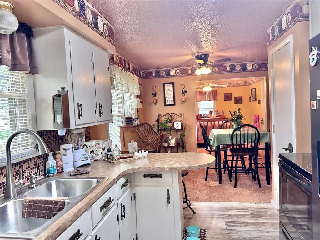 Photo 18 — 701 W Comanche Avenue, Rush Springs, OK 73082