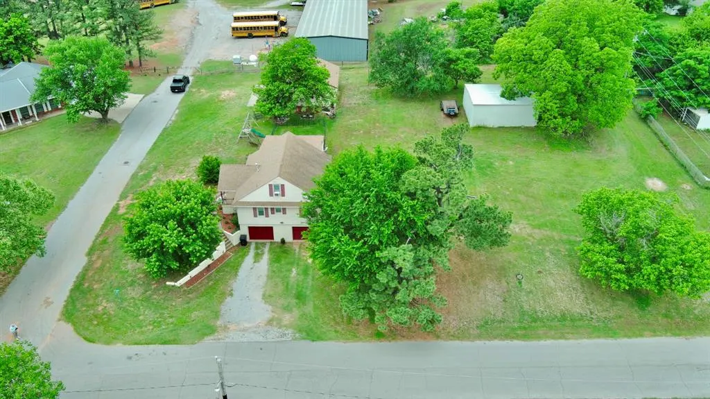 Photo 32 — 701 W Comanche Avenue, Rush Springs, OK 73082