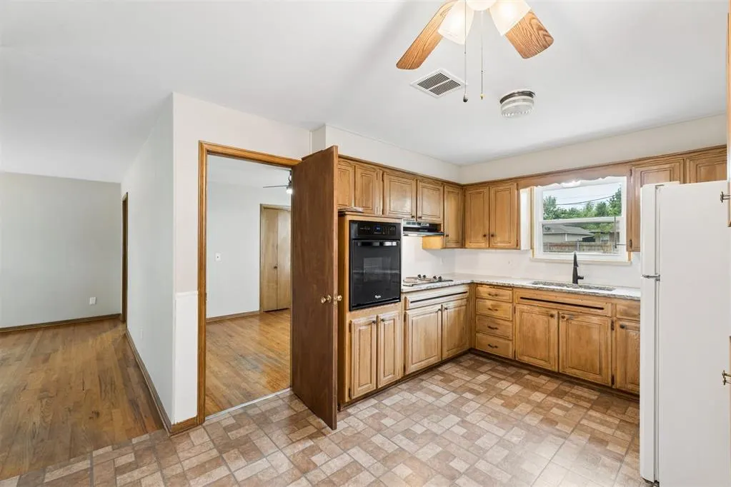 Photo 8 — 1420 NW 99th Street, Oklahoma City, OK 73114