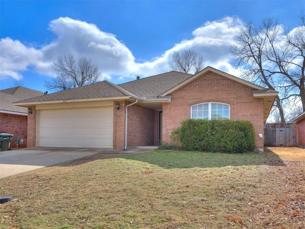 Front exterior — 212 Cambridge Drive, Midwest City, OK 73110