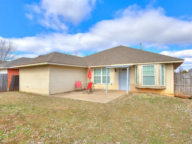 Photo 4 — 212 Cambridge Drive, Midwest City, OK 73110
