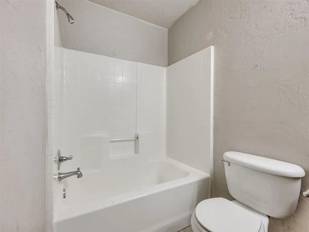 Photo 9 — 212 Cambridge Drive, Midwest City, OK 73110