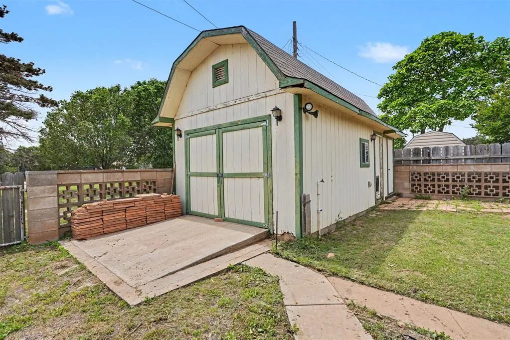 Photo 39 — 324 Cameron Drive, Altus, OK 73521