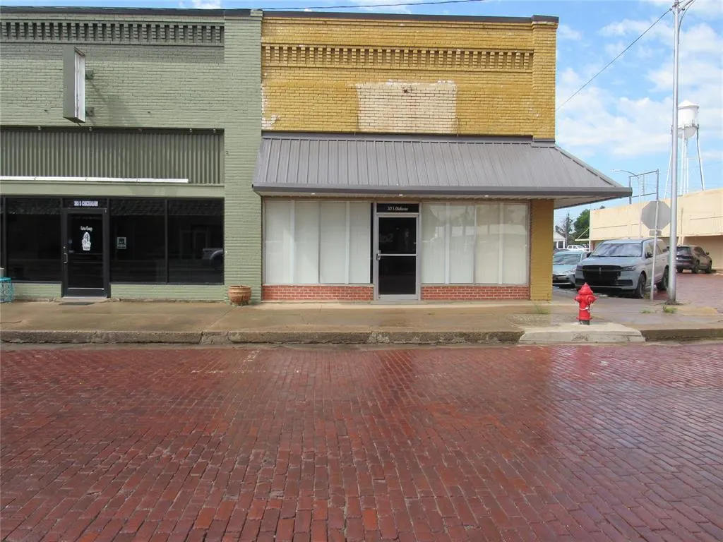 Front exterior — 301 S Chickasaw Street, Pauls Valley, OK 73075