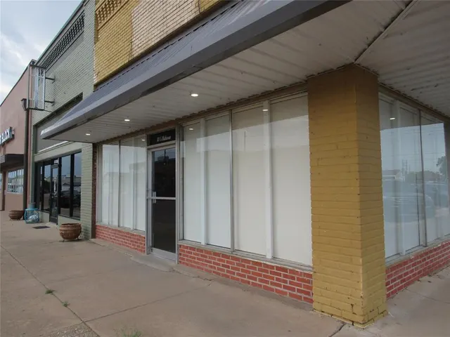 Photo 2 — 301 S Chickasaw Street, Pauls Valley, OK 73075
