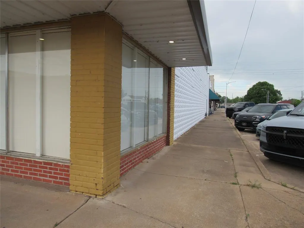 Photo 3 — 301 S Chickasaw Street, Pauls Valley, OK 73075