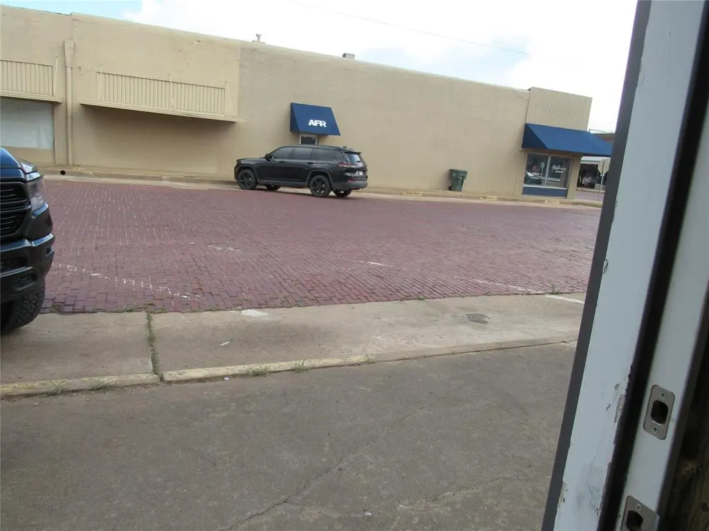 Photo 17 — 301 S Chickasaw Street, Pauls Valley, OK 73075