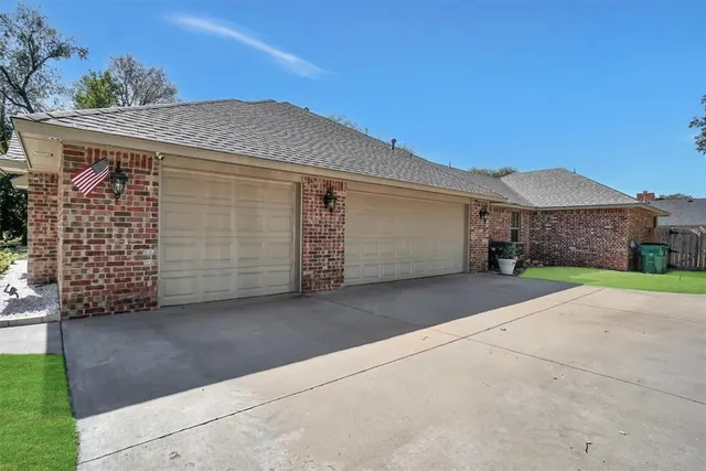 Photo 5 — 715 N Michigan Avenue, Mangum, OK 73554