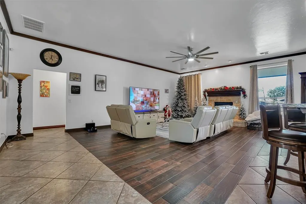 Photo 11 — 715 N Michigan Avenue, Mangum, OK 73554
