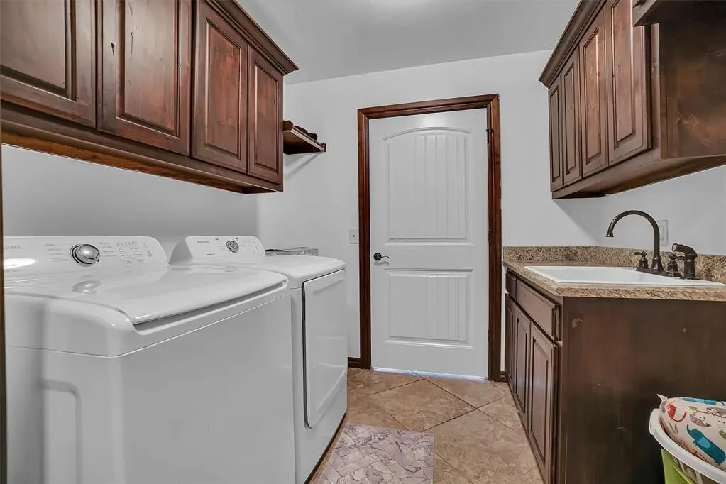 Photo 41 — 715 N Michigan Avenue, Mangum, OK 73554