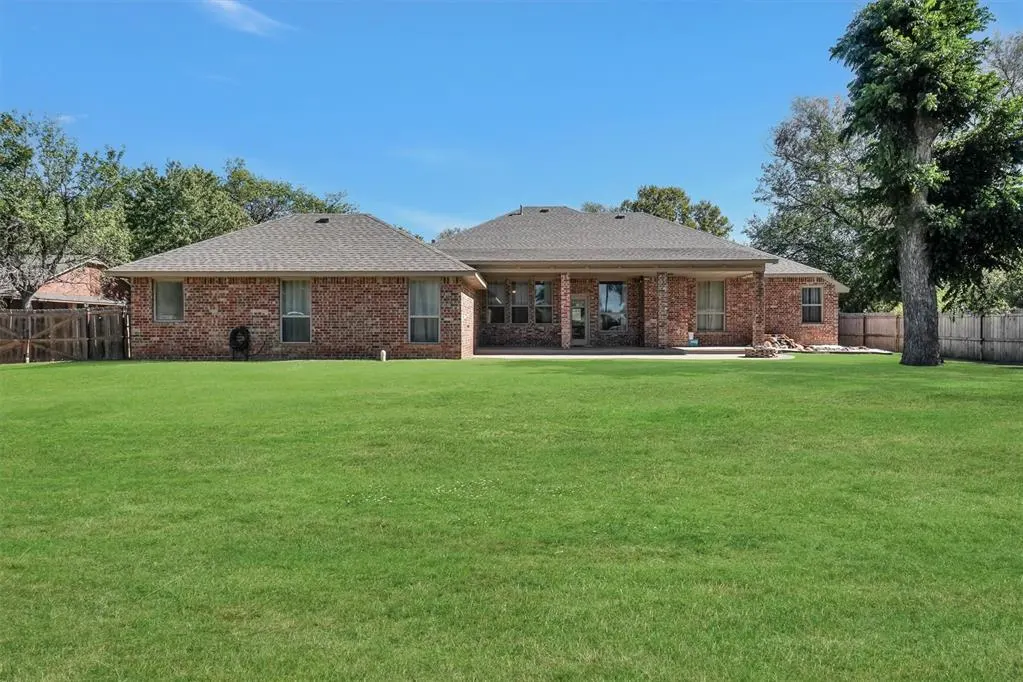 Photo 48 — 715 N Michigan Avenue, Mangum, OK 73554