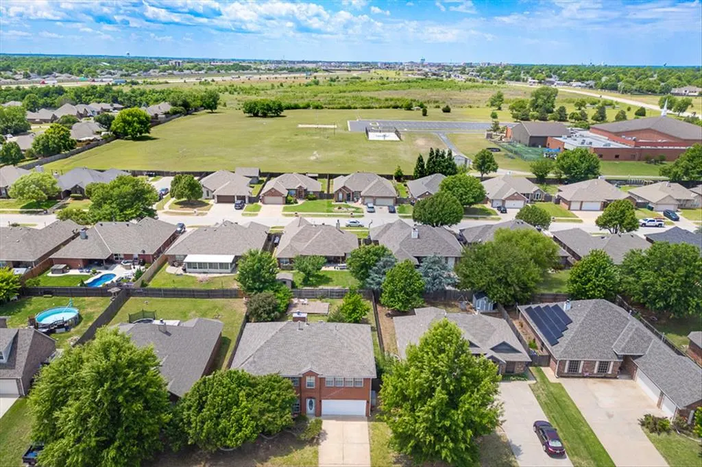 Front exterior — 809 Ellsworth Avenue, Yukon, OK 73099