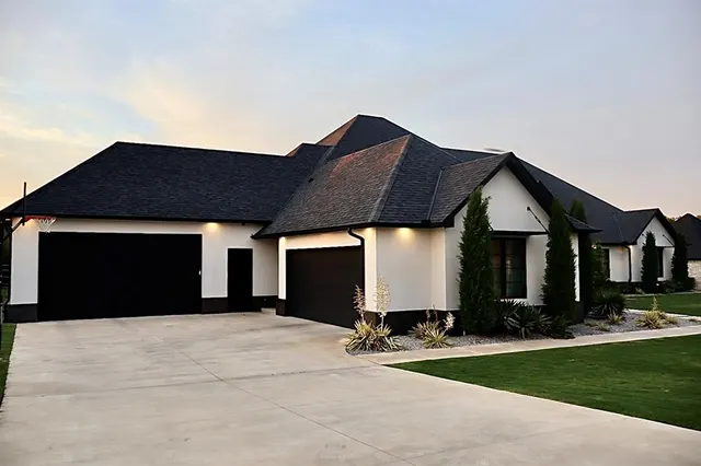 Photo 2 — 8225 SW 109th Terrace, Oklahoma City, OK 73173