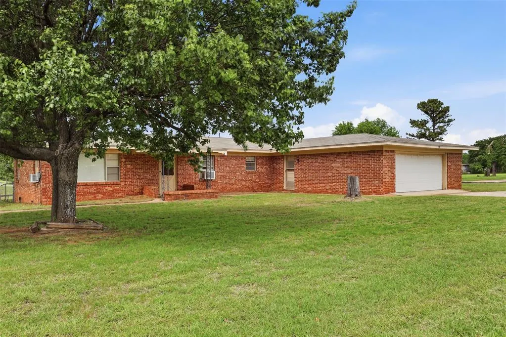 Photo 2 — 6331 N Alaska Drive, Duncan, OK 73533