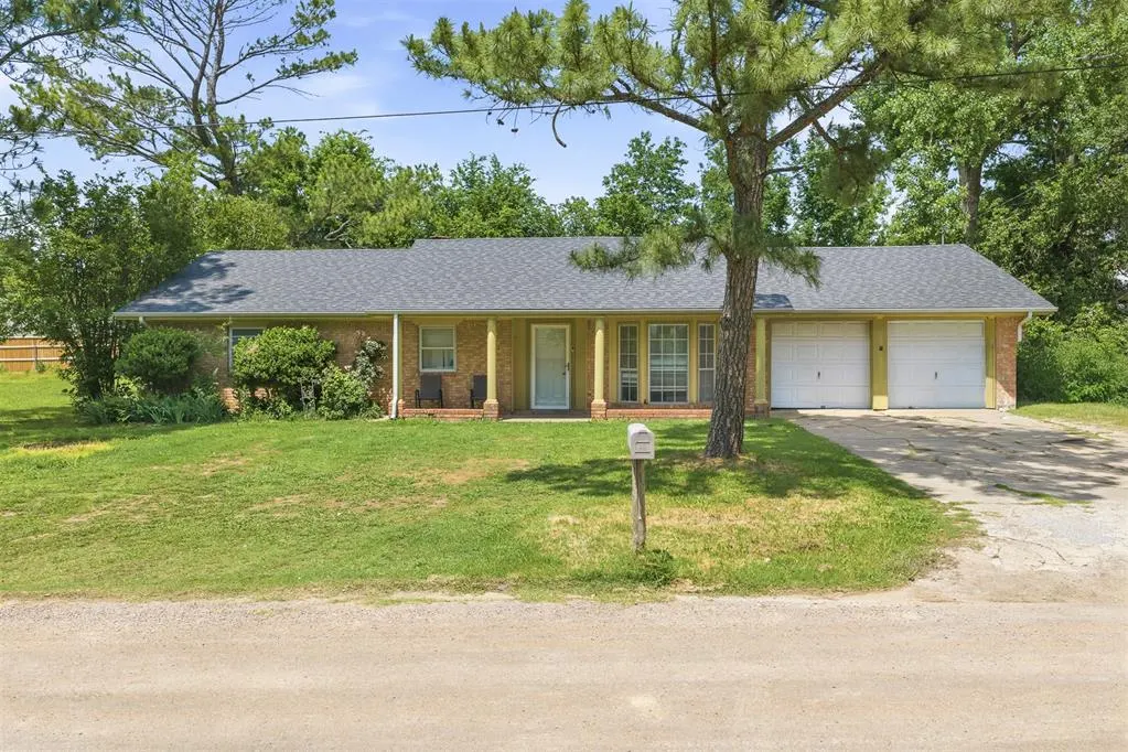 Front exterior — 1310 E Lawrence Street, Wynnewood, OK 73098