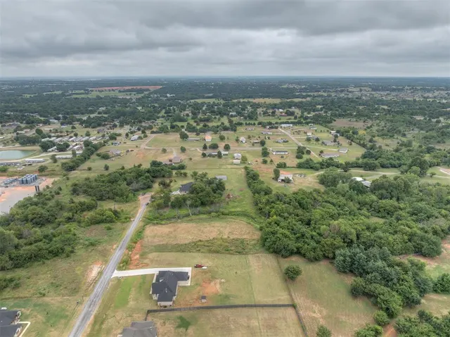 Photo 8 — 2335 Dixie Drive, Blanchard, OK 73010