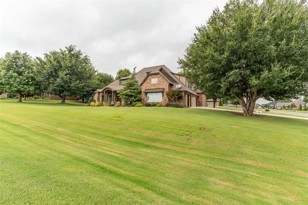 Photo 3 — 2055 NW 34 Street, Newcastle, OK 73065