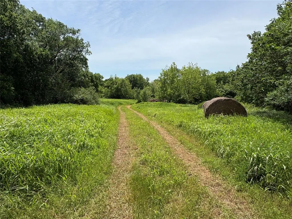 Photo 4 — 340903 E HWY 62 Highway, Meeker, OK 74855