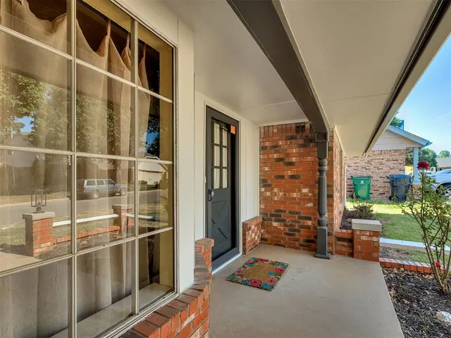 Photo 5 — 9216 Sutton Place, Oklahoma City, OK 73132