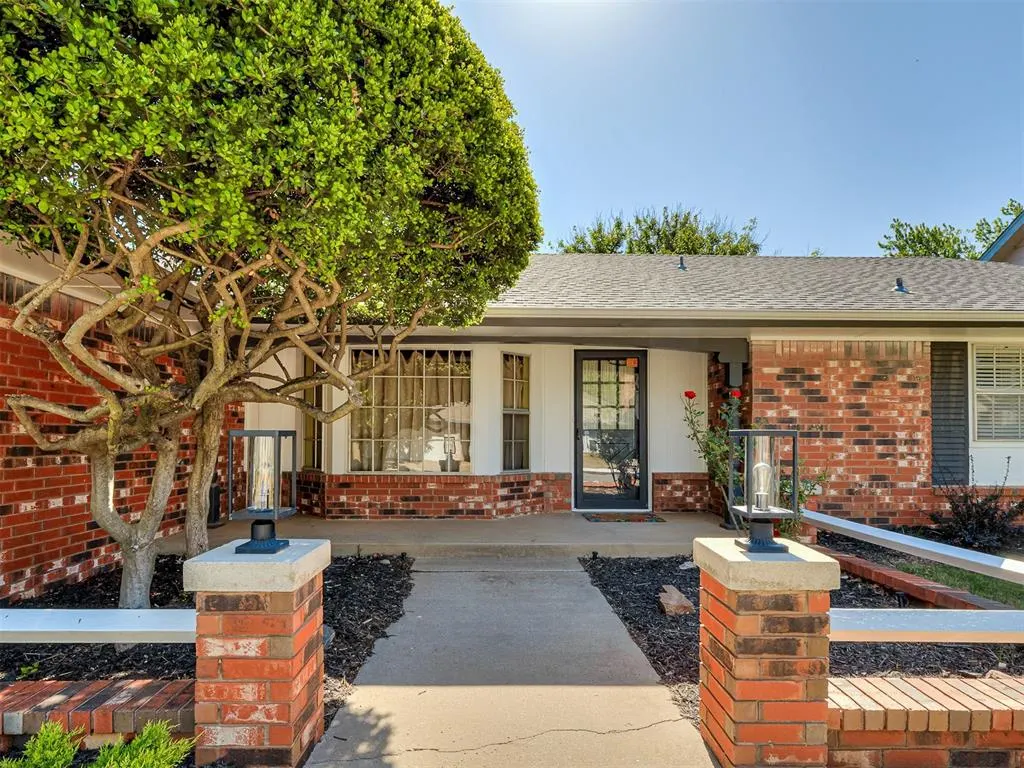 Photo 6 — 9216 Sutton Place, Oklahoma City, OK 73132