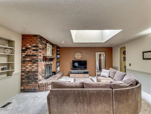 Photo 8 — 9216 Sutton Place, Oklahoma City, OK 73132