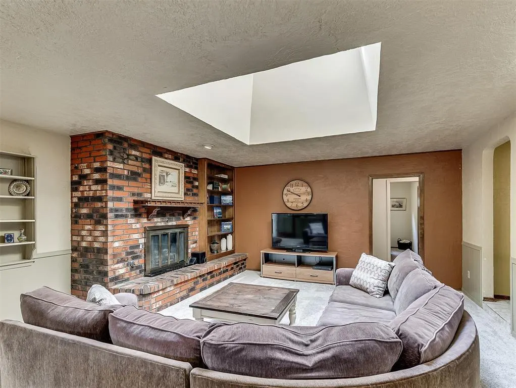 Photo 9 — 9216 Sutton Place, Oklahoma City, OK 73132