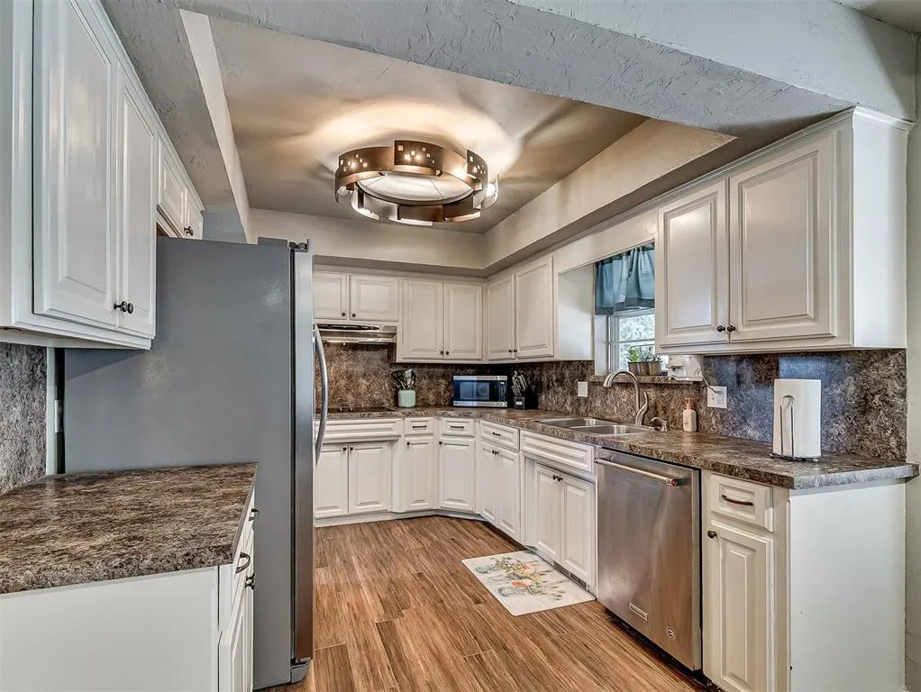 Photo 19 — 9216 Sutton Place, Oklahoma City, OK 73132