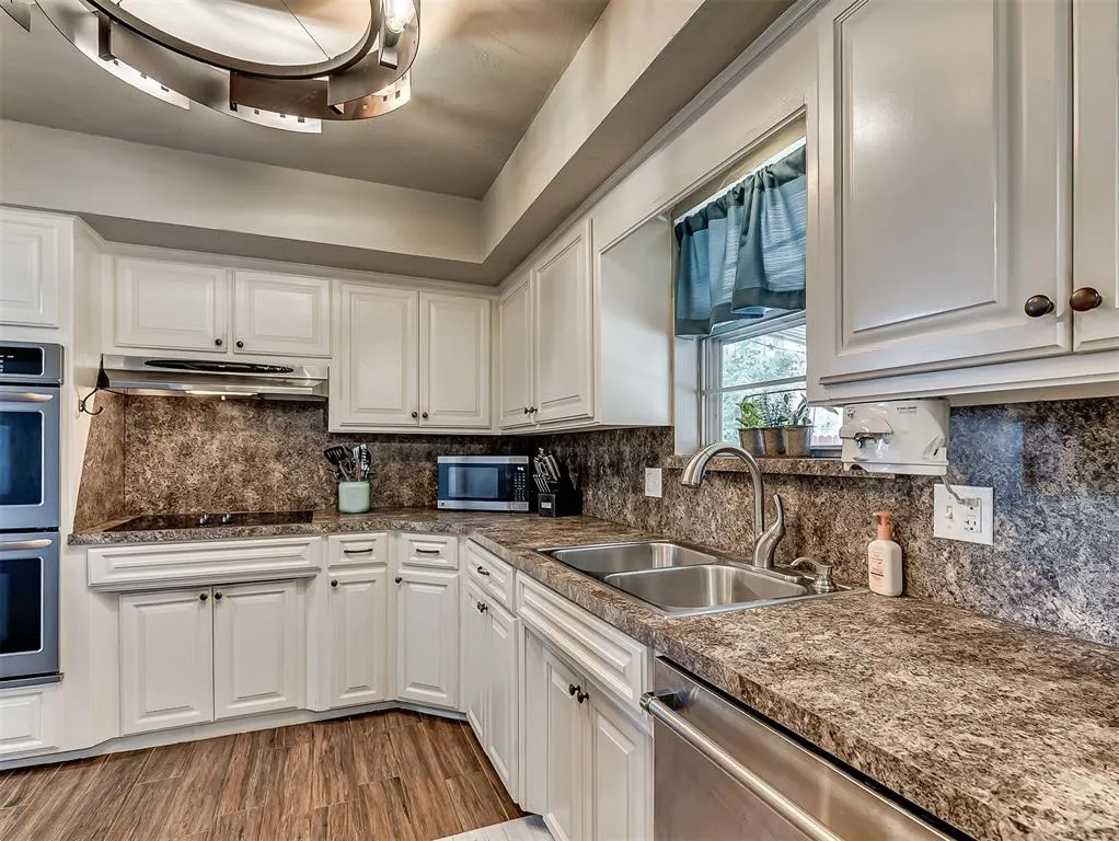 Photo 20 — 9216 Sutton Place, Oklahoma City, OK 73132