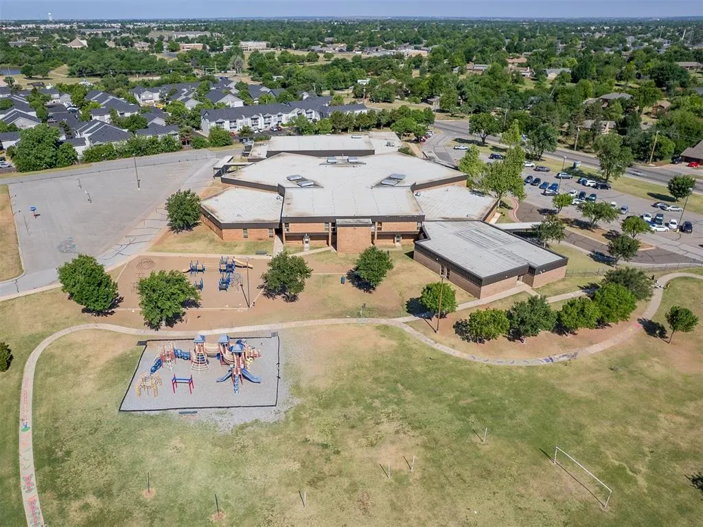 Photo 49 — 9216 Sutton Place, Oklahoma City, OK 73132