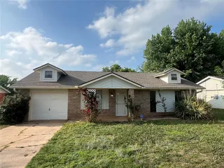 Sold home at 605 Meadowlake Drive