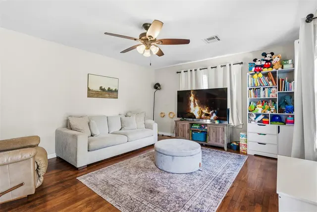 Photo 3 — 106 E Agnew Avenue, Pauls Valley, OK 73075