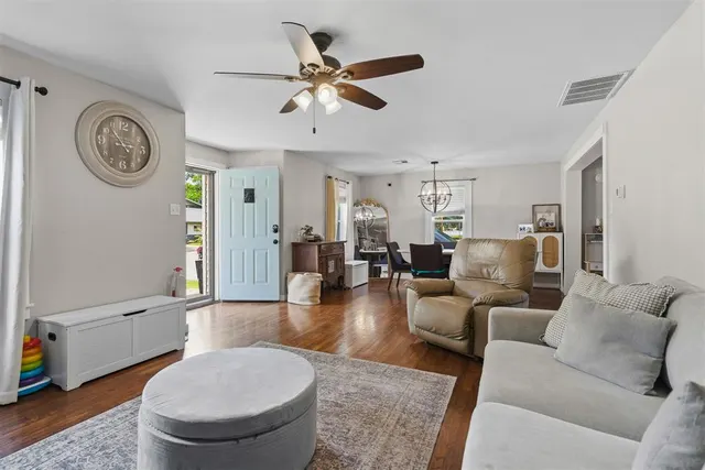 Photo 5 — 106 E Agnew Avenue, Pauls Valley, OK 73075