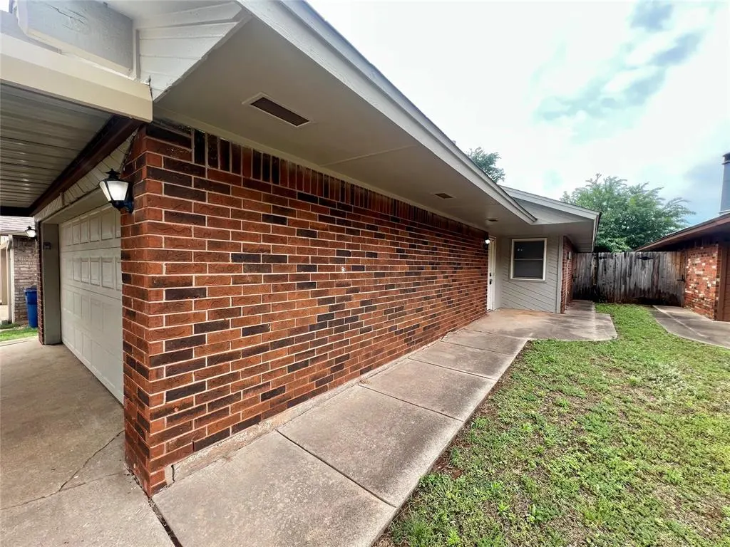 Photo 3 — 936 W Tesio Way, Mustang, OK 73064