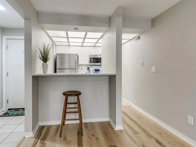 Photo 8 — 915 NW 7th Street 106, Oklahoma City, OK 73106