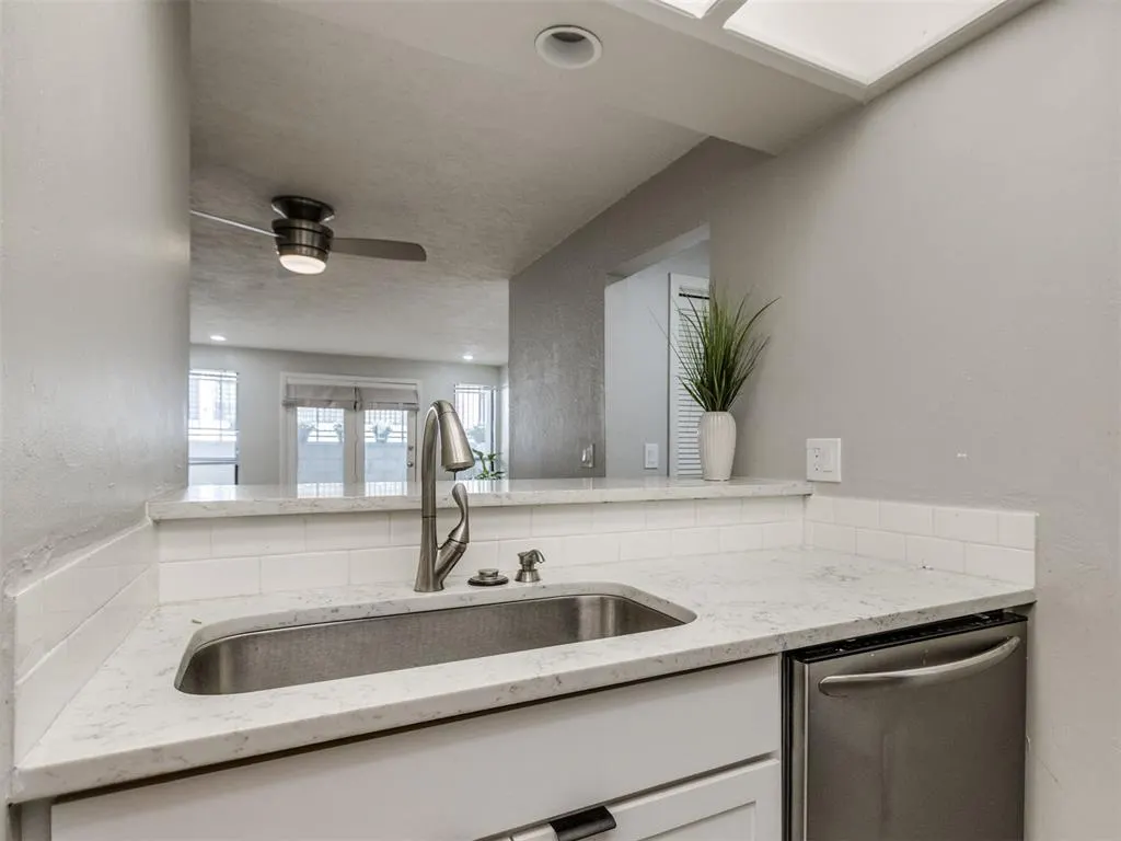 Photo 12 — 915 NW 7th Street 106, Oklahoma City, OK 73106
