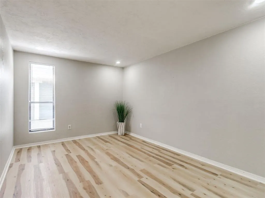 Photo 15 — 915 NW 7th Street 106, Oklahoma City, OK 73106