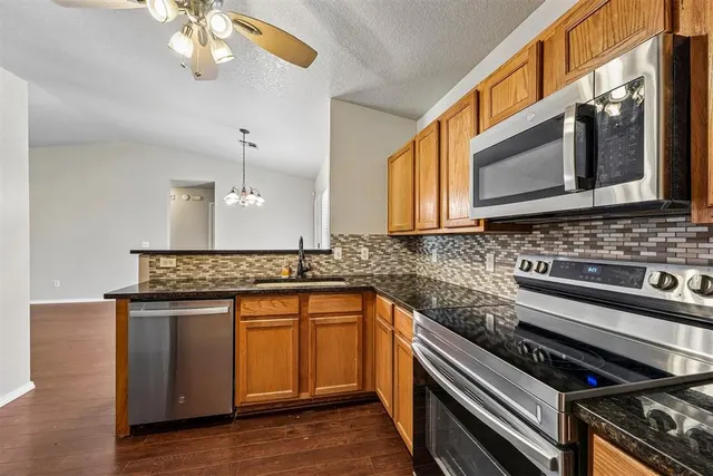 Photo 8 — 2420 Hunting Horse Trail, Norman, OK 73071