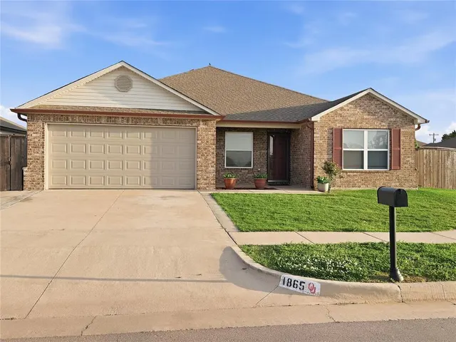 Photo 2 — 1865 Land Run Drive, El Reno, OK 73036