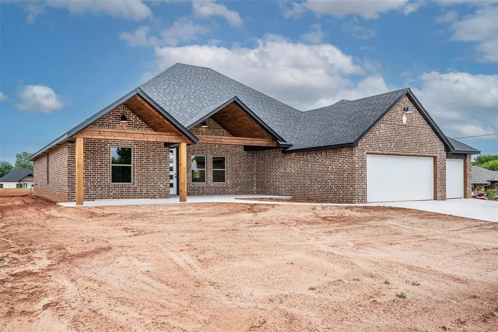 Front exterior — 1111 Bridgeview Lane, Tuttle, OK 73089