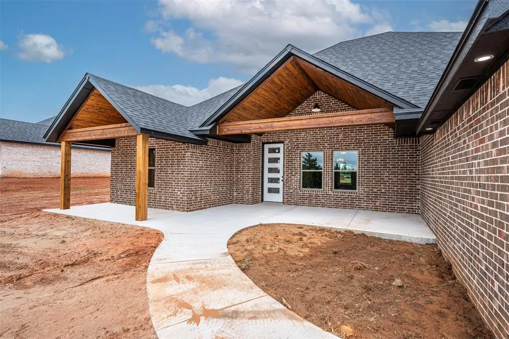 Photo 3 — 1111 Bridgeview Lane, Tuttle, OK 73089