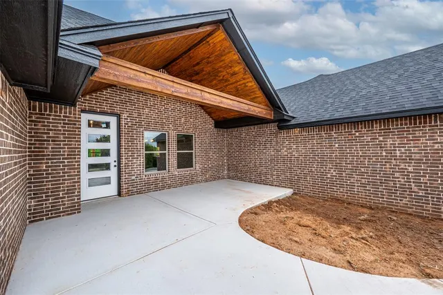 Photo 4 — 1111 Bridgeview Lane, Tuttle, OK 73089