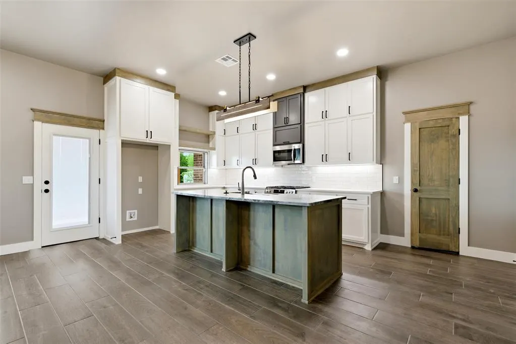 Photo 9 — 1111 Bridgeview Lane, Tuttle, OK 73089
