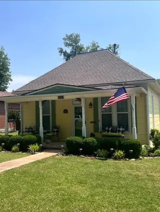 Sold home at 819 S Macomb Avenue