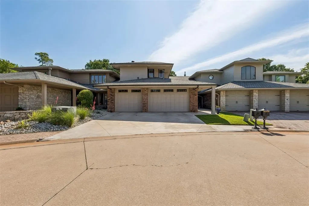 Photo 3 — 6128 Stonegate Place, Edmond, OK 73025