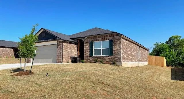 Photo 2 — 313 SW 9th Street, Newcastle, OK 73065
