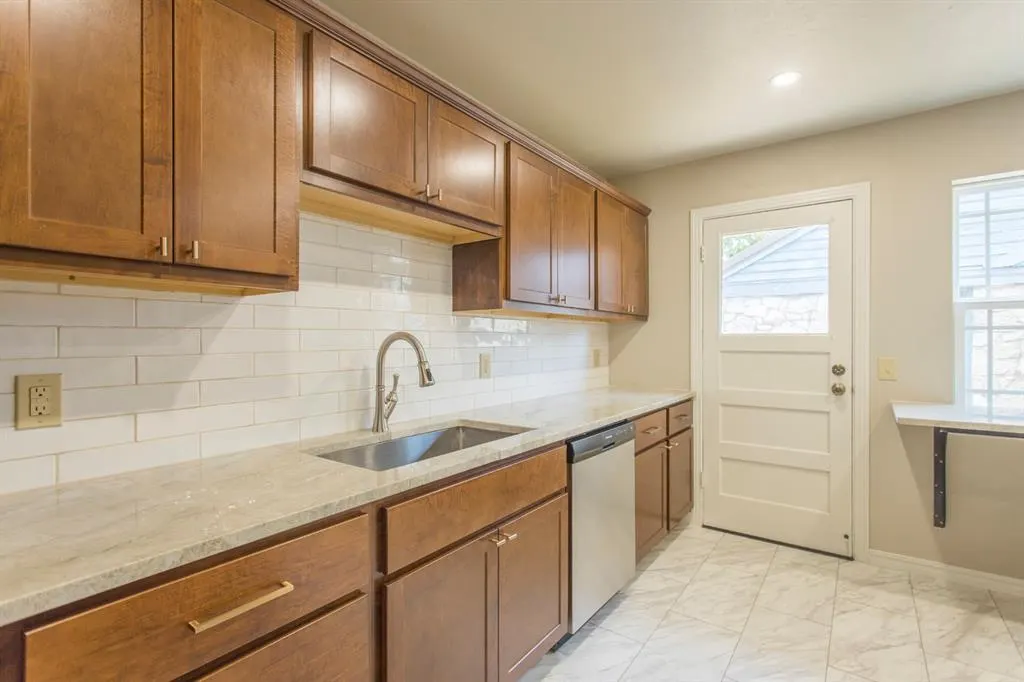 Photo 9 — 2928 NW 33rd Street, Oklahoma City, OK 73112